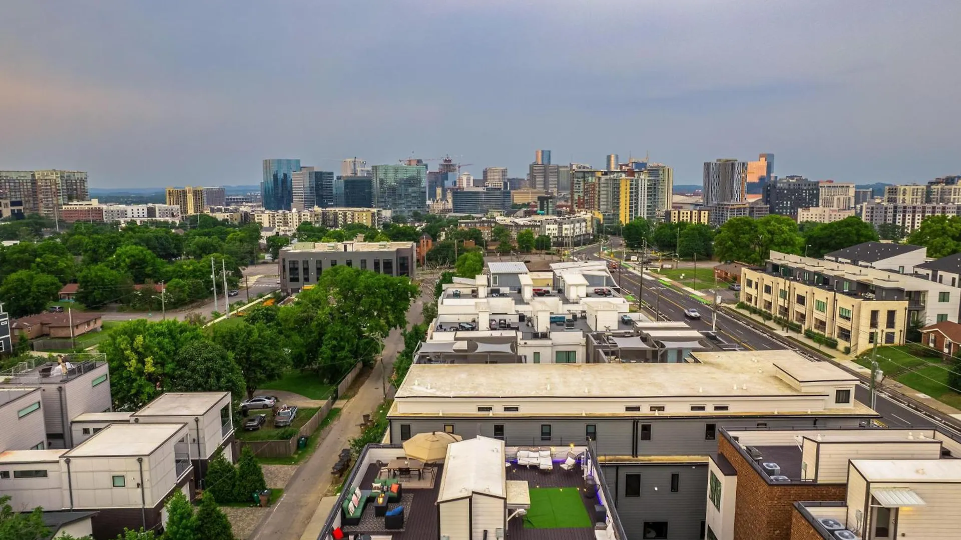 Holiday home Melodic Skyline - Rooftop Views - 5 Mins To Broadway Nashville United States